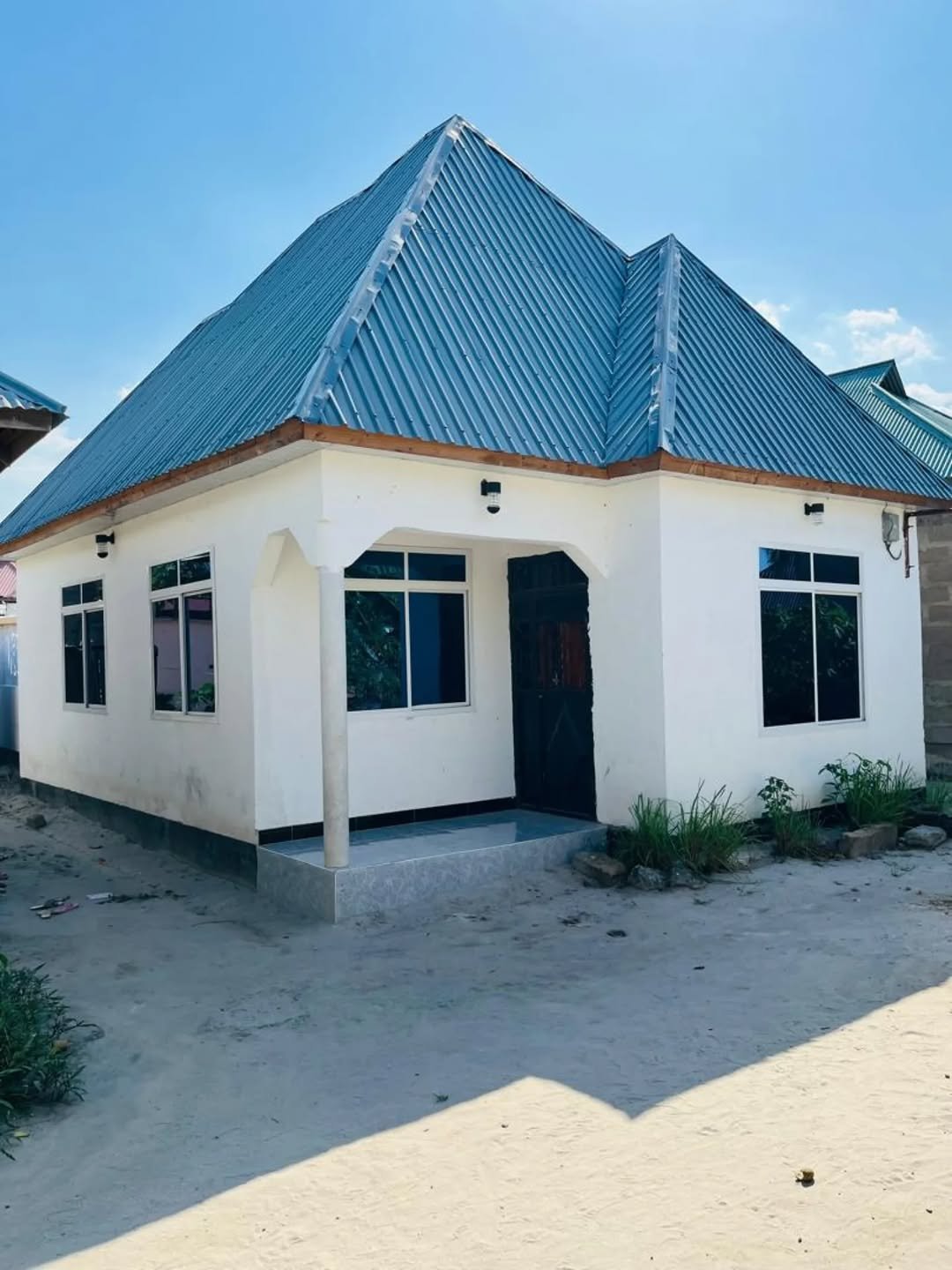 Nyumba inauzwa msongola