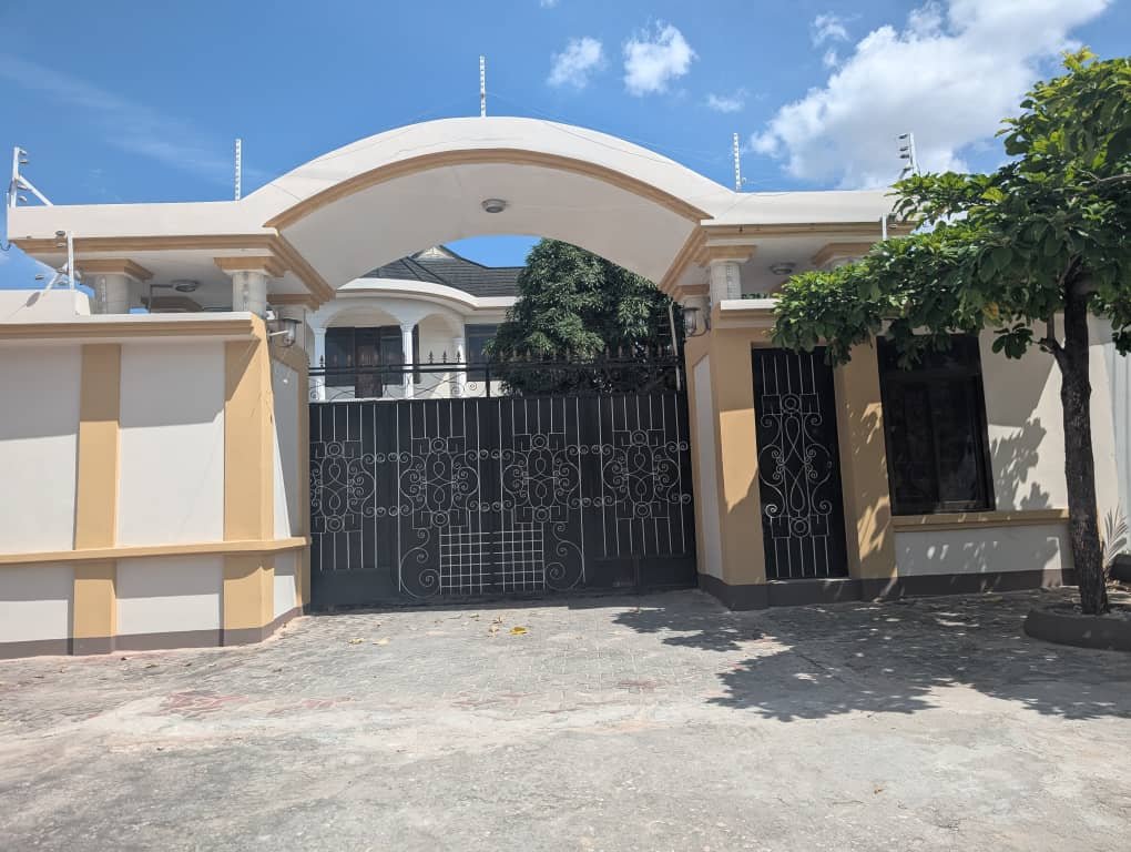 Nyumba ipo mkulasini  nimpiya  nyumba inauzuwa